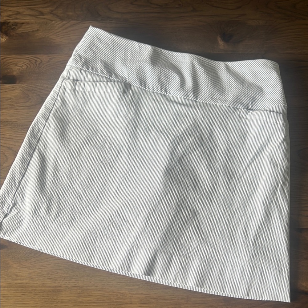 S.C. & Co. White & Blue Stripe Skort Large